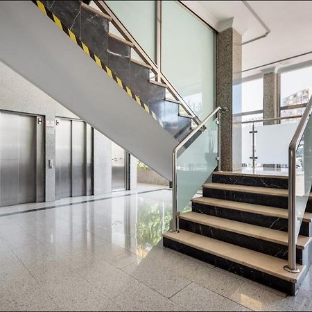 טורמולינוס The Black&White Apartment מראה חיצוני תמונה