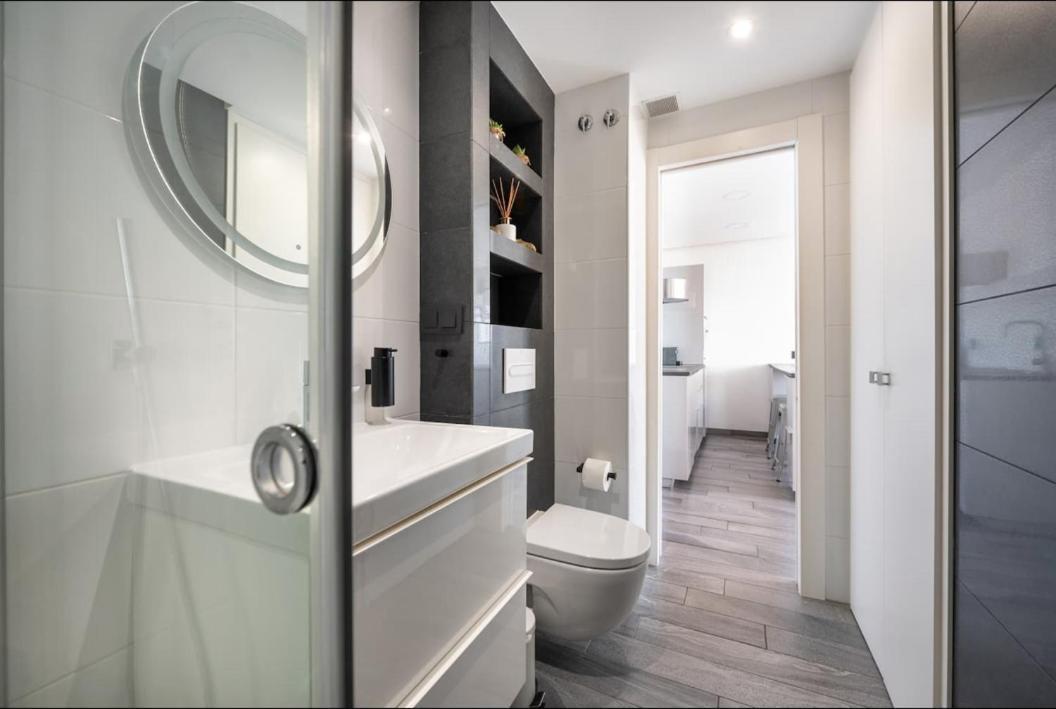 טורמולינוס The Black&White Apartment מראה חיצוני תמונה