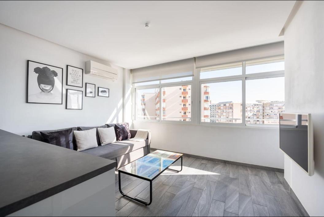 טורמולינוס The Black&White Apartment מראה חיצוני תמונה