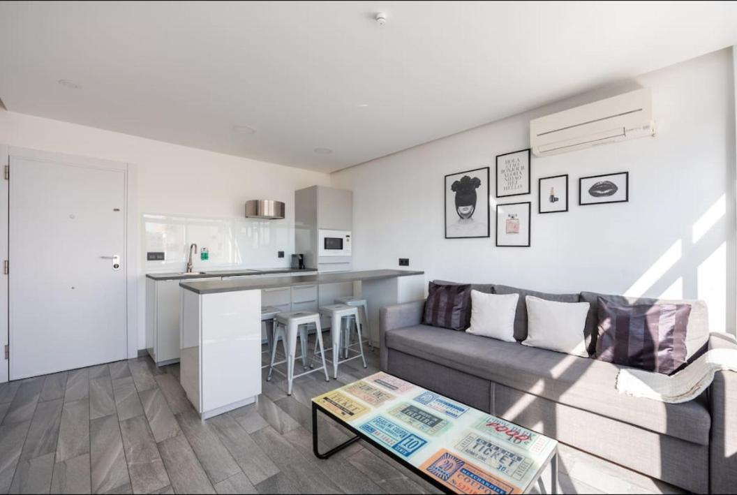 טורמולינוס The Black&White Apartment מראה חיצוני תמונה